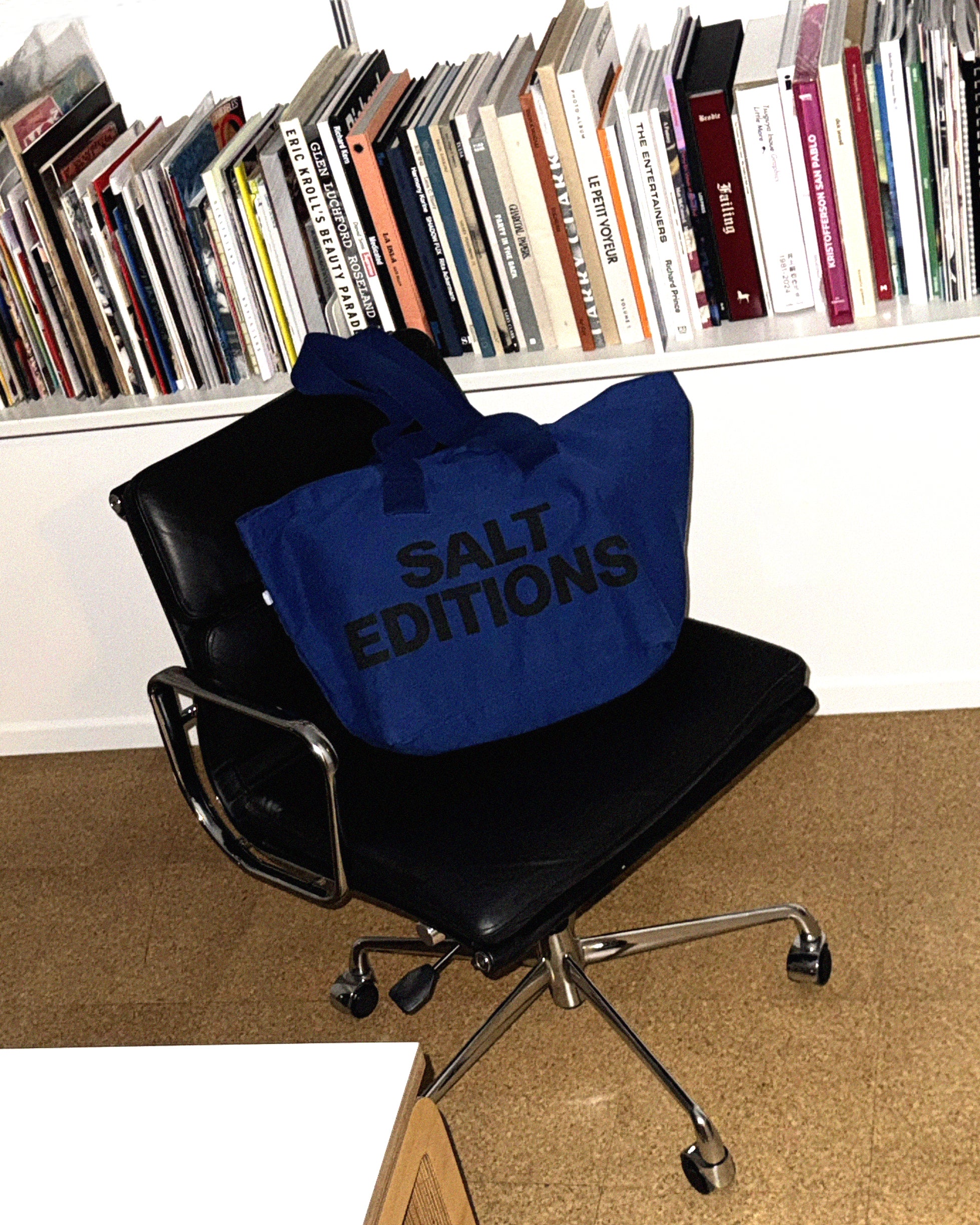 SALT EDITIONS FRIEND PEPPER Carry All Tote (Navy)